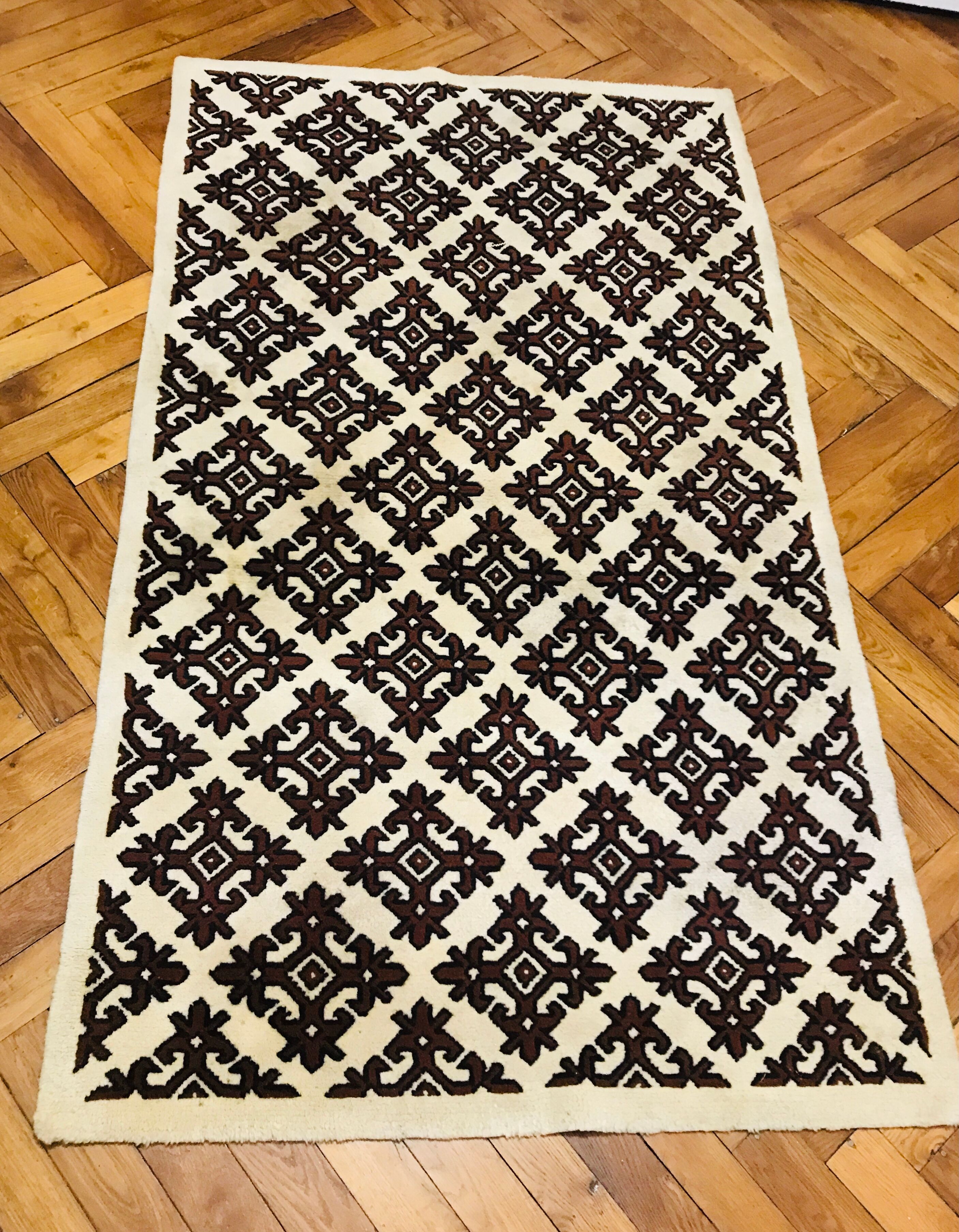 Arabesque wool carpet