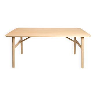 Table Hven réalisée en chêne, design nordique par Anton Björsing pour Skagerak