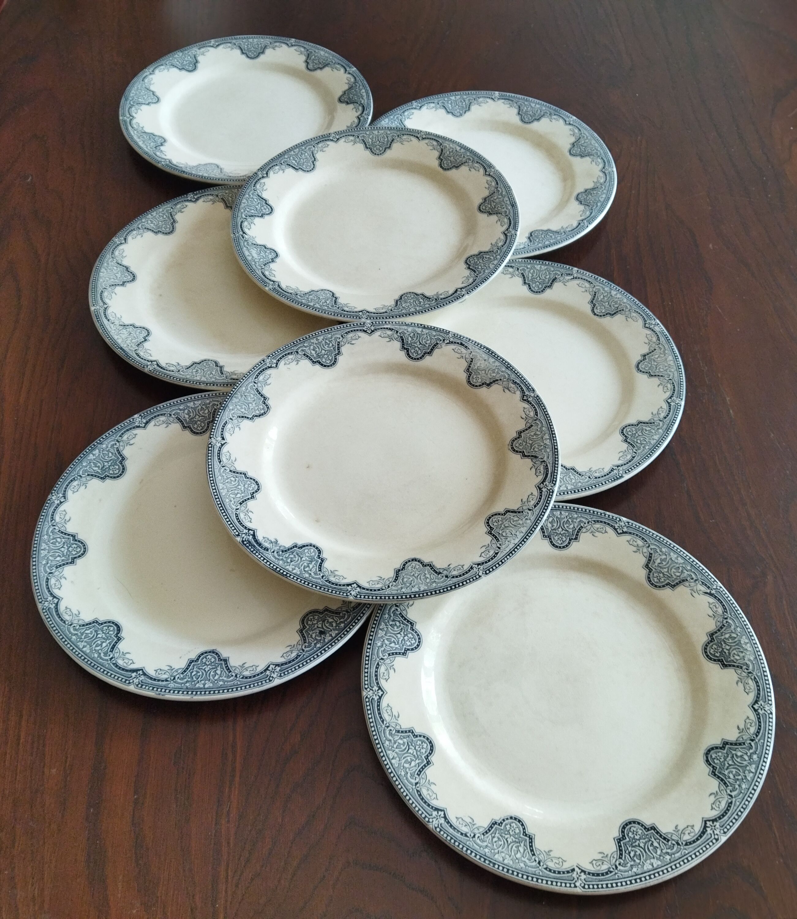 8 flat plates iron earth Salins, model Céline