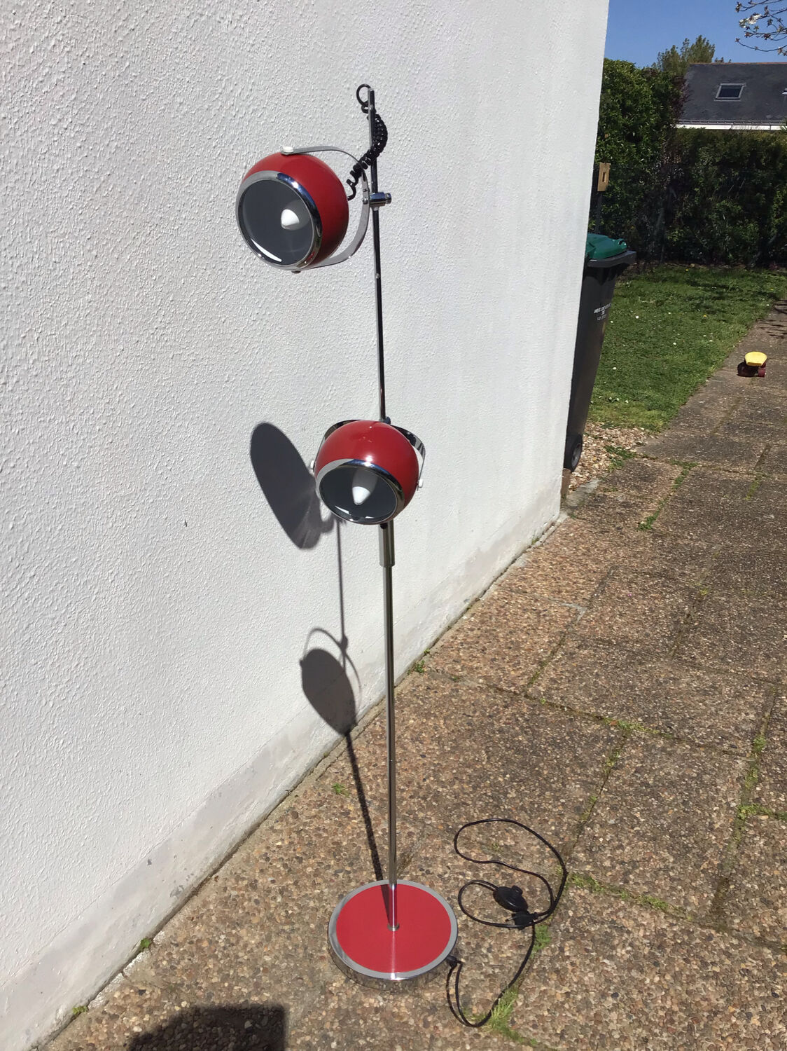 Eyeball floor lamp