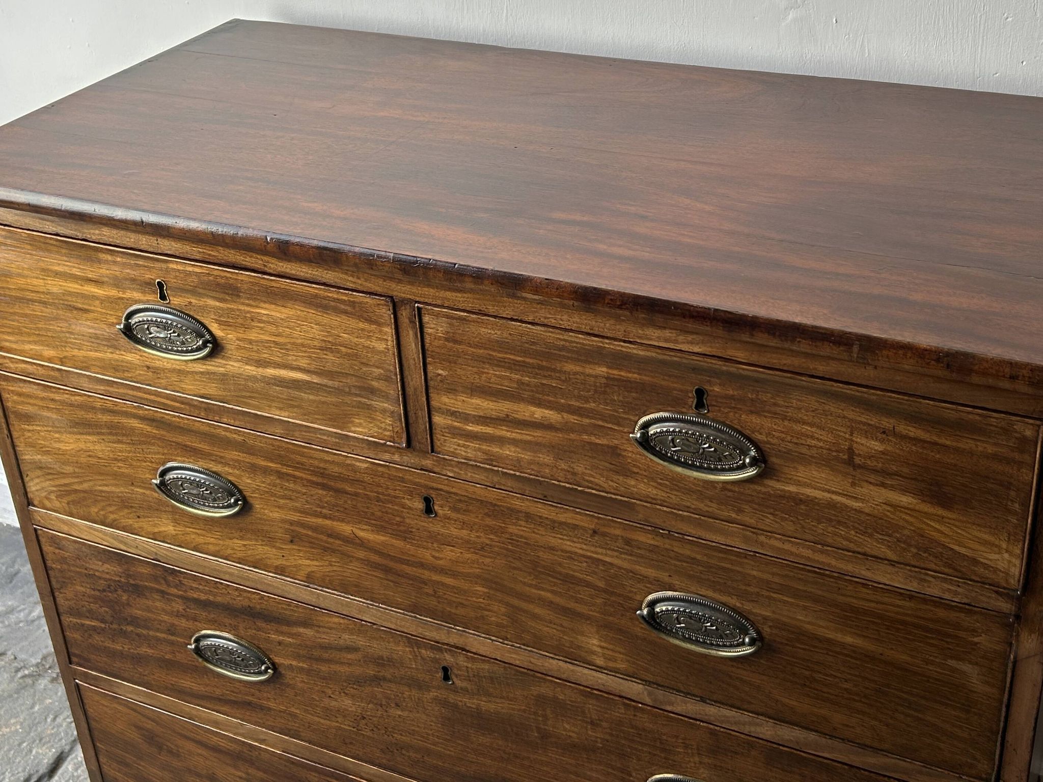 Antique early Victorian 1840–1860 large mahogany chest of drawers