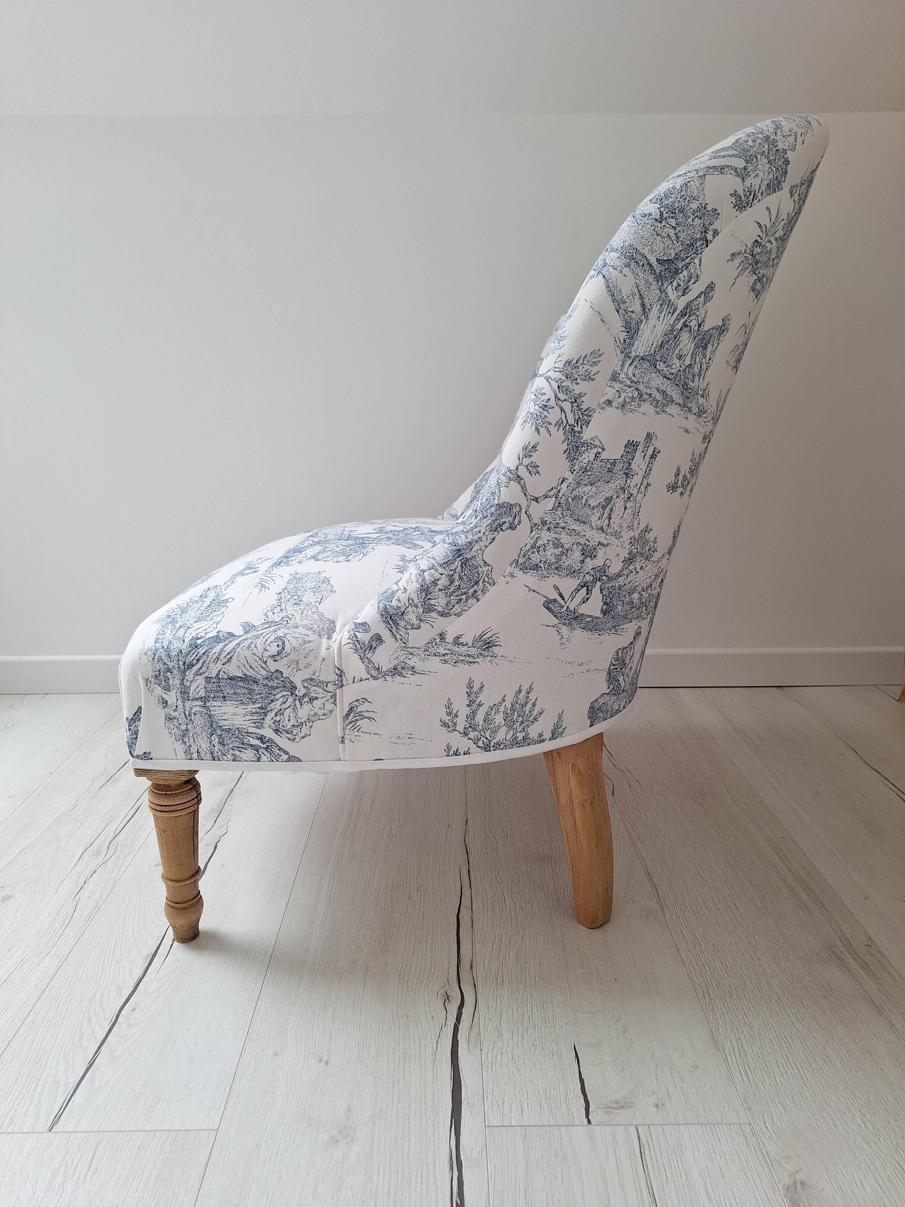 Blue toile de Jouy toad armchair
