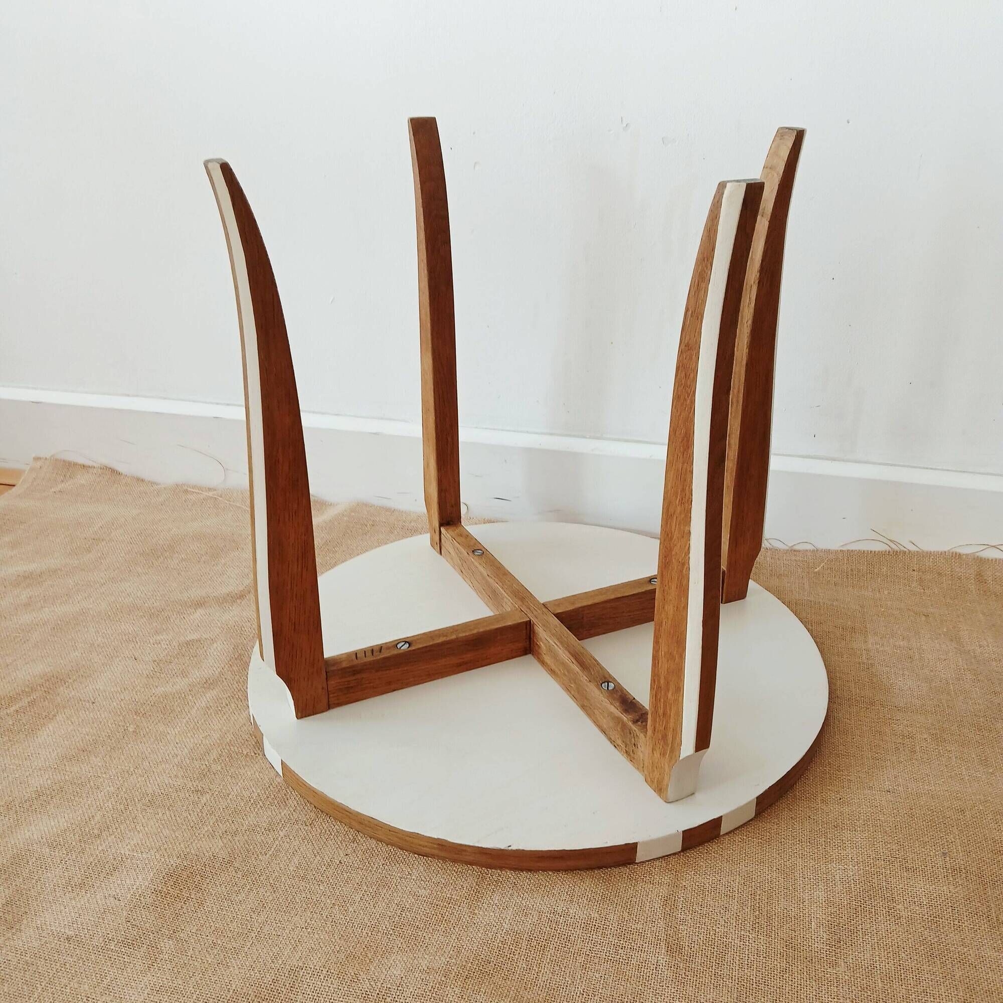LOW TABLE WITH CURVED LEGS