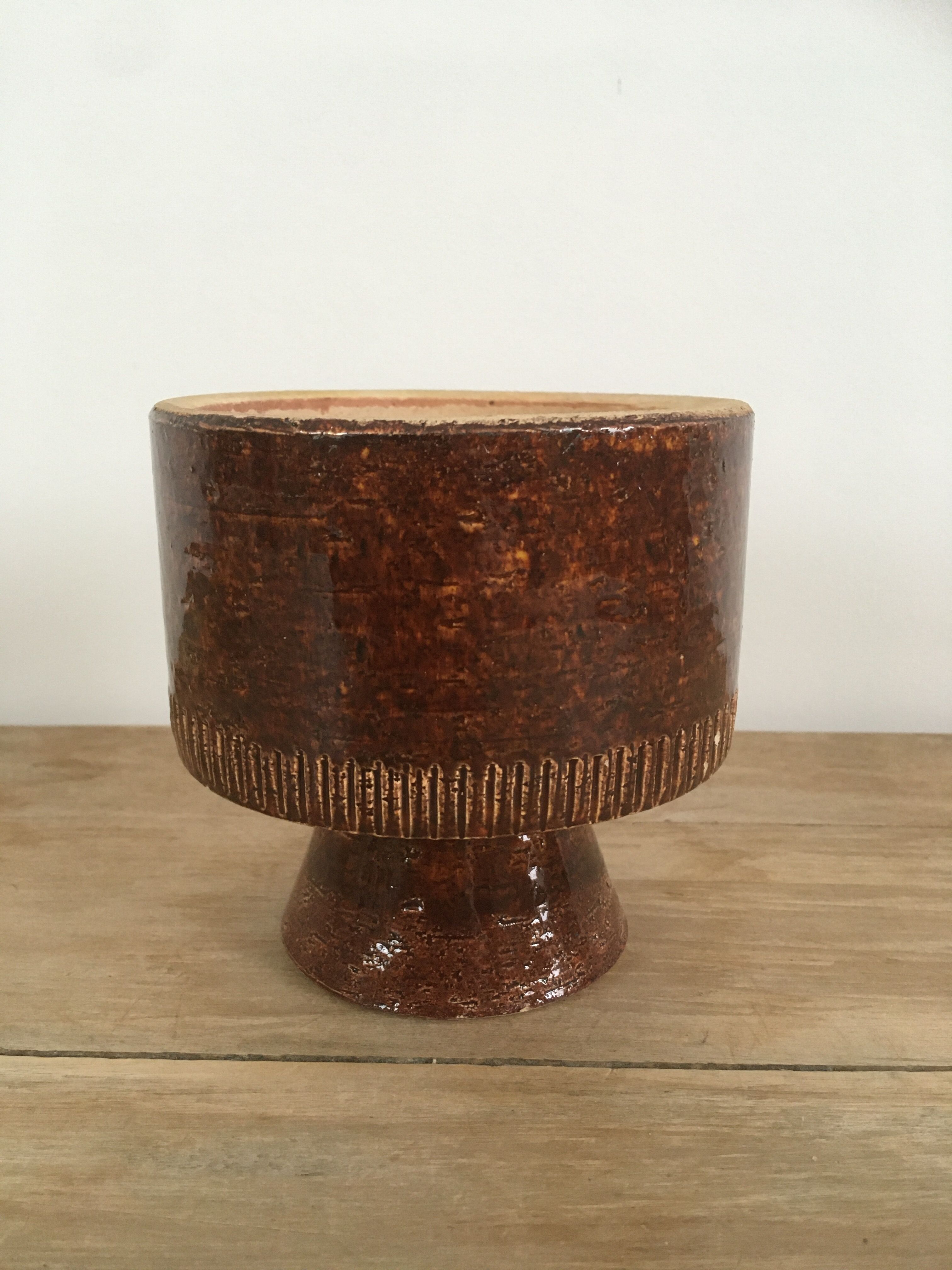 Glazed ceramic stand cup