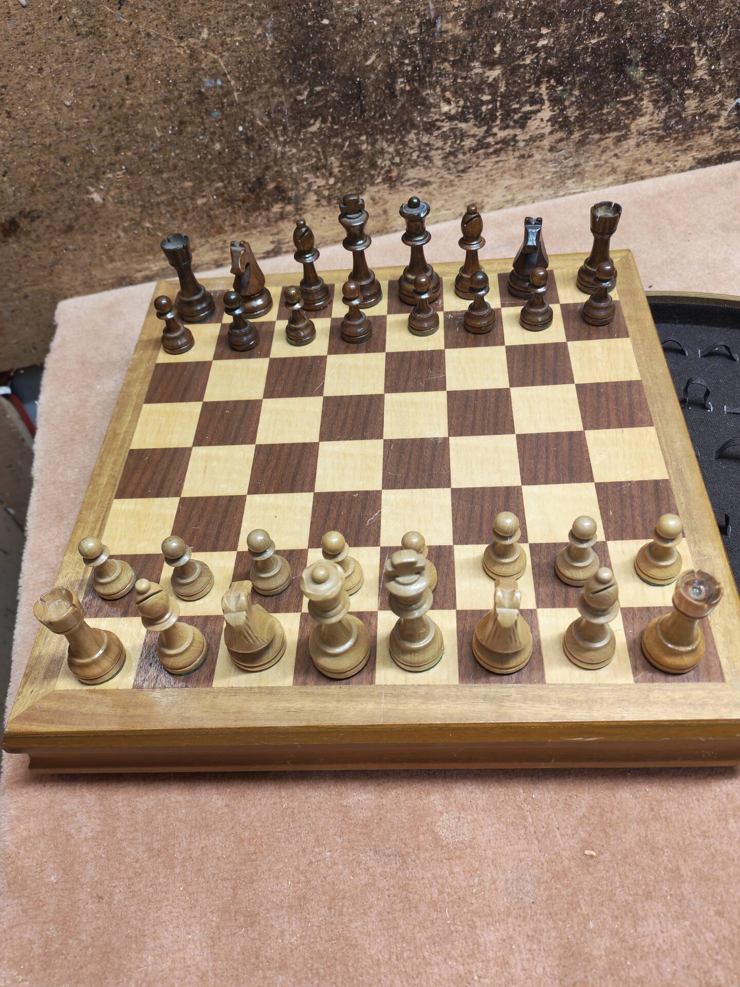 Jeu d'échecs en bois noble vintage 