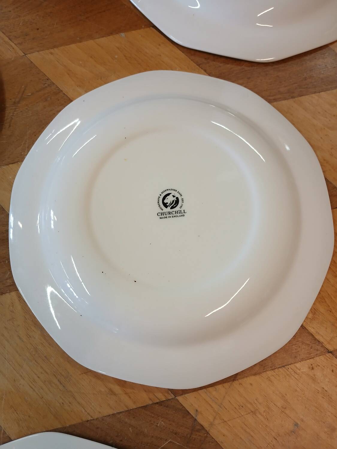 12 Churchill English dinner plates
