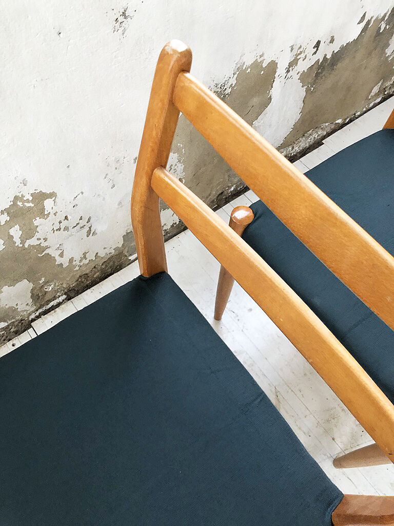 Set 4 green Scandinavian chairs