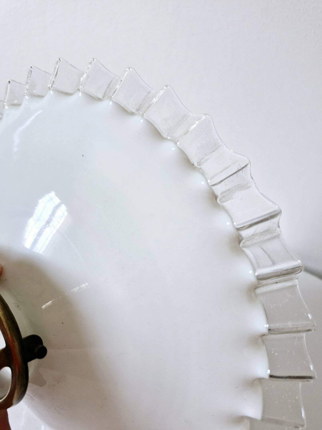 Suspension opaline laiton années 30 dentelle blanche