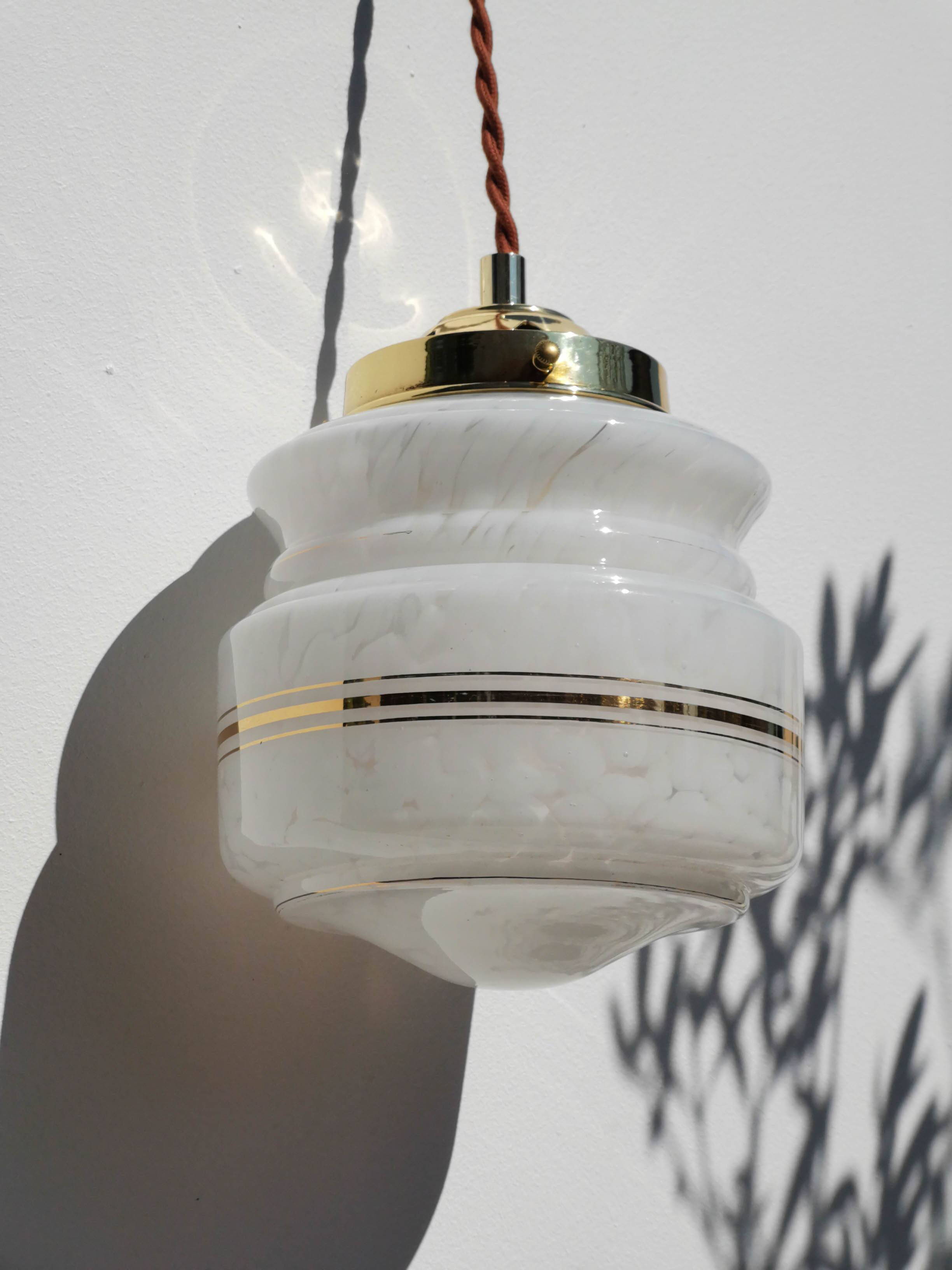 Clichy glass suspension with gold edging