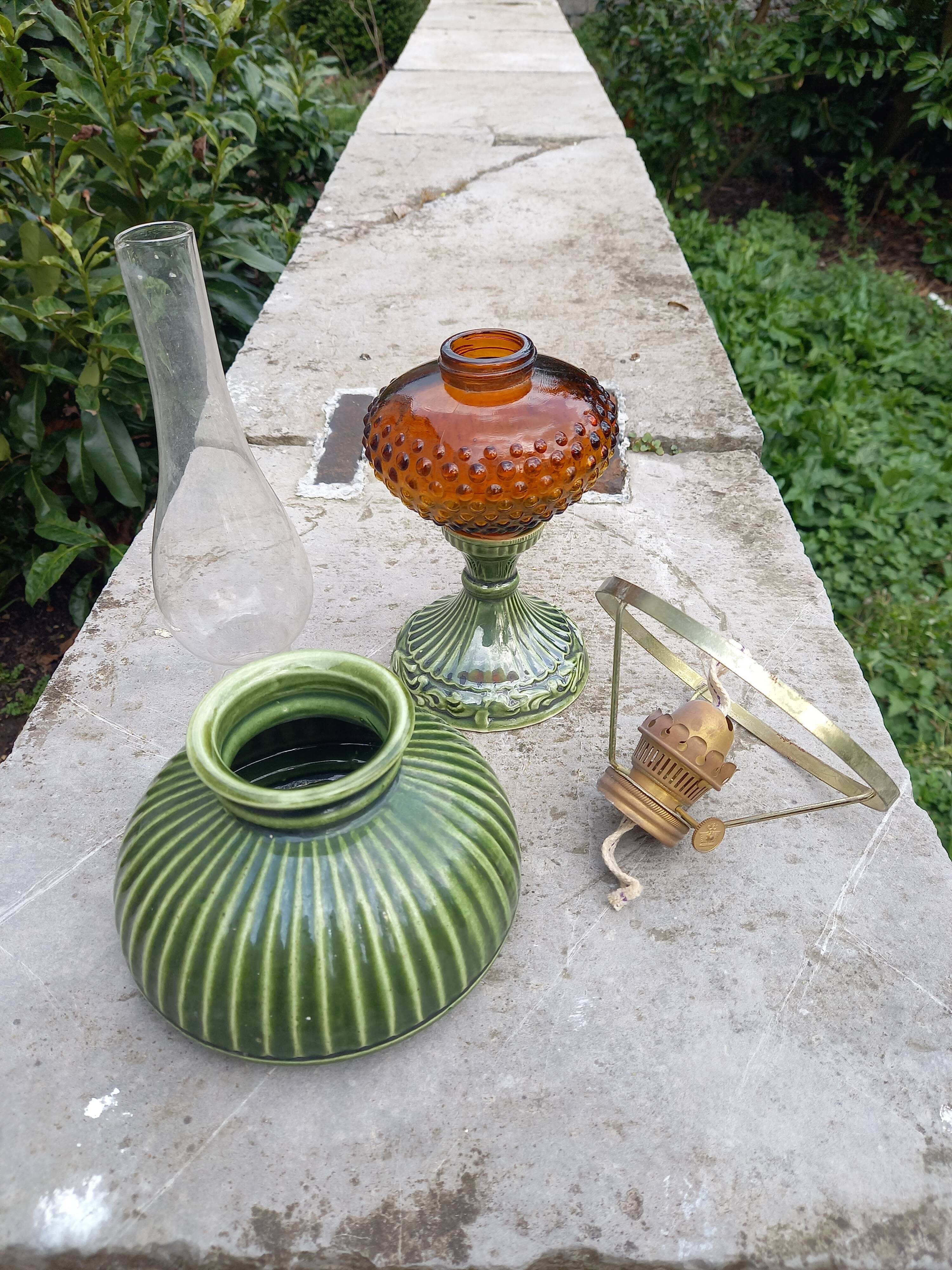 Oil lamp or quinquet in porcelain and glass