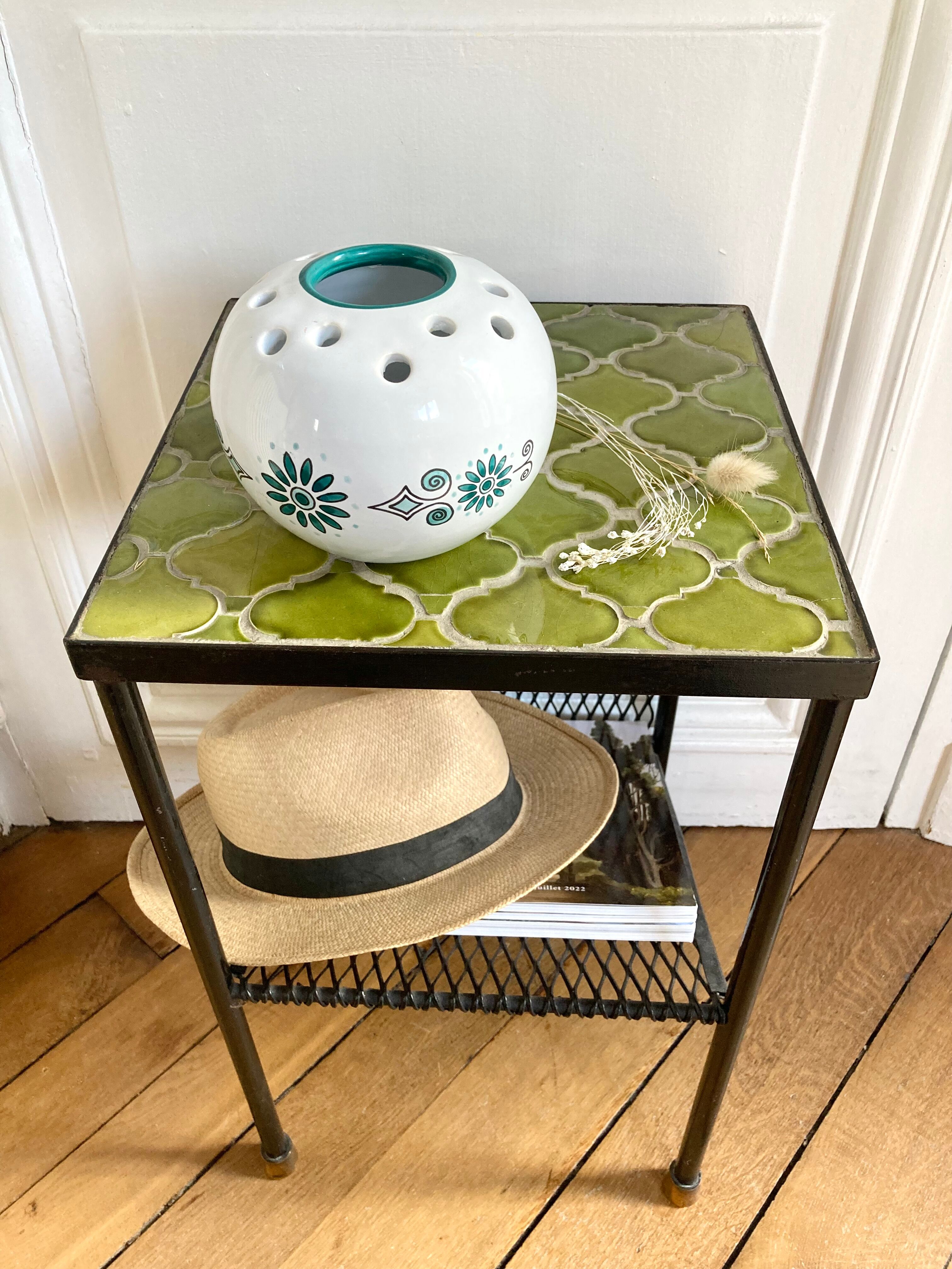 Vase boule pique fleurs