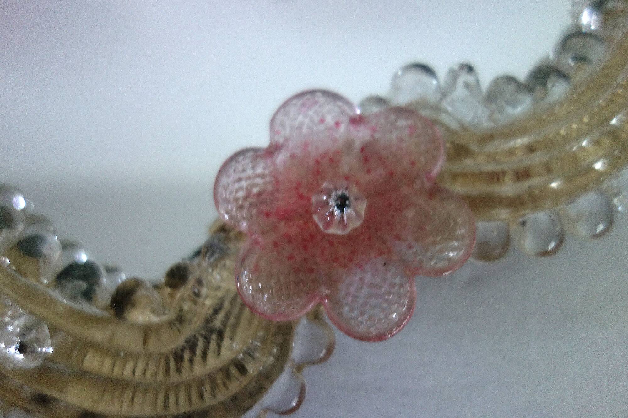 Venetian psyché mirror, blown glass from Murano, floral and beaded patterns.