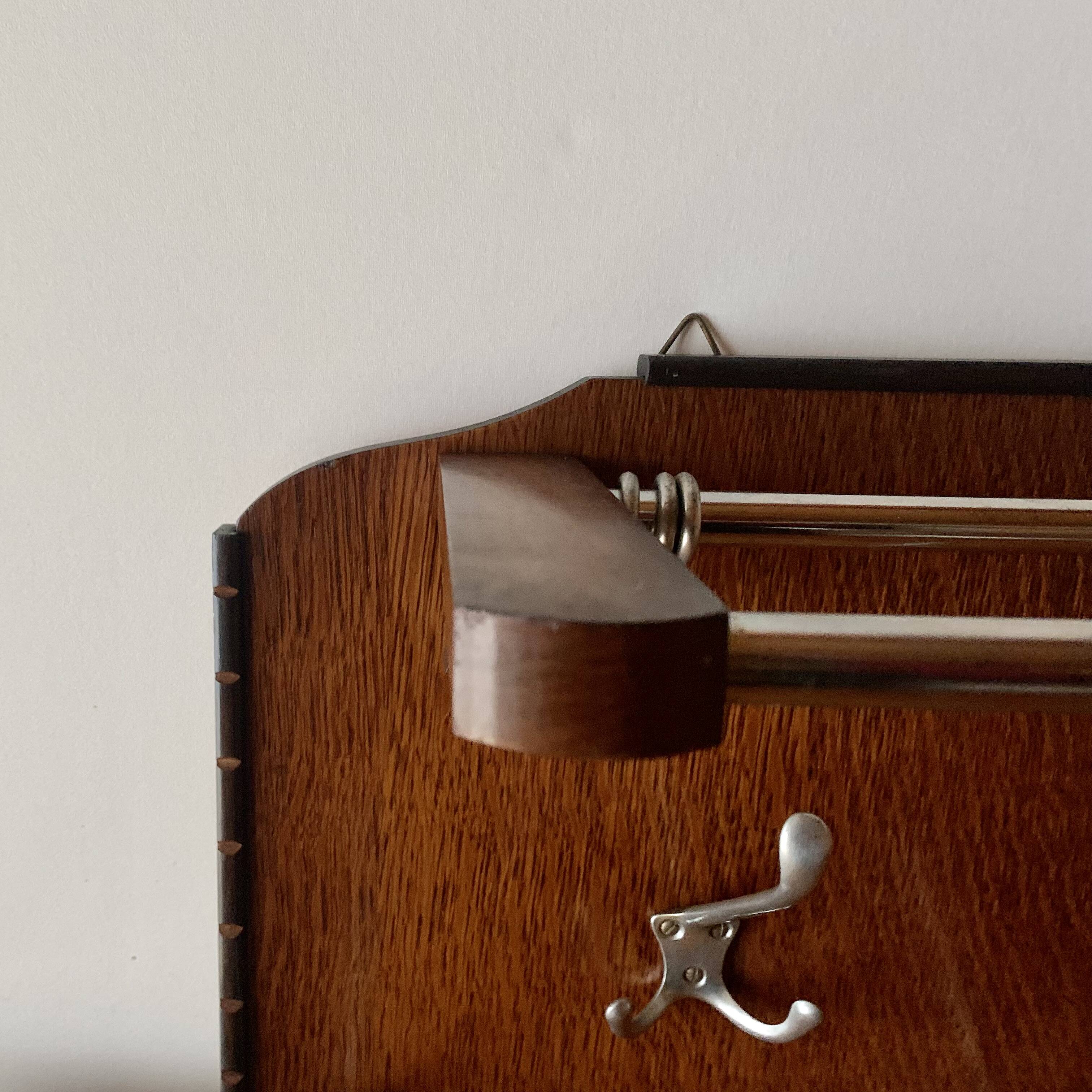 Ancien grand portemanteau en bois avec miroir et porte-chapeau