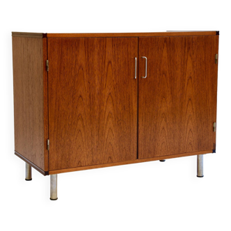 Two-door buffet in manufactured teak, two interior drawers (pastoe).