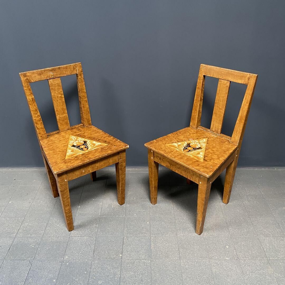 Set of 2 painted Swedish chairs