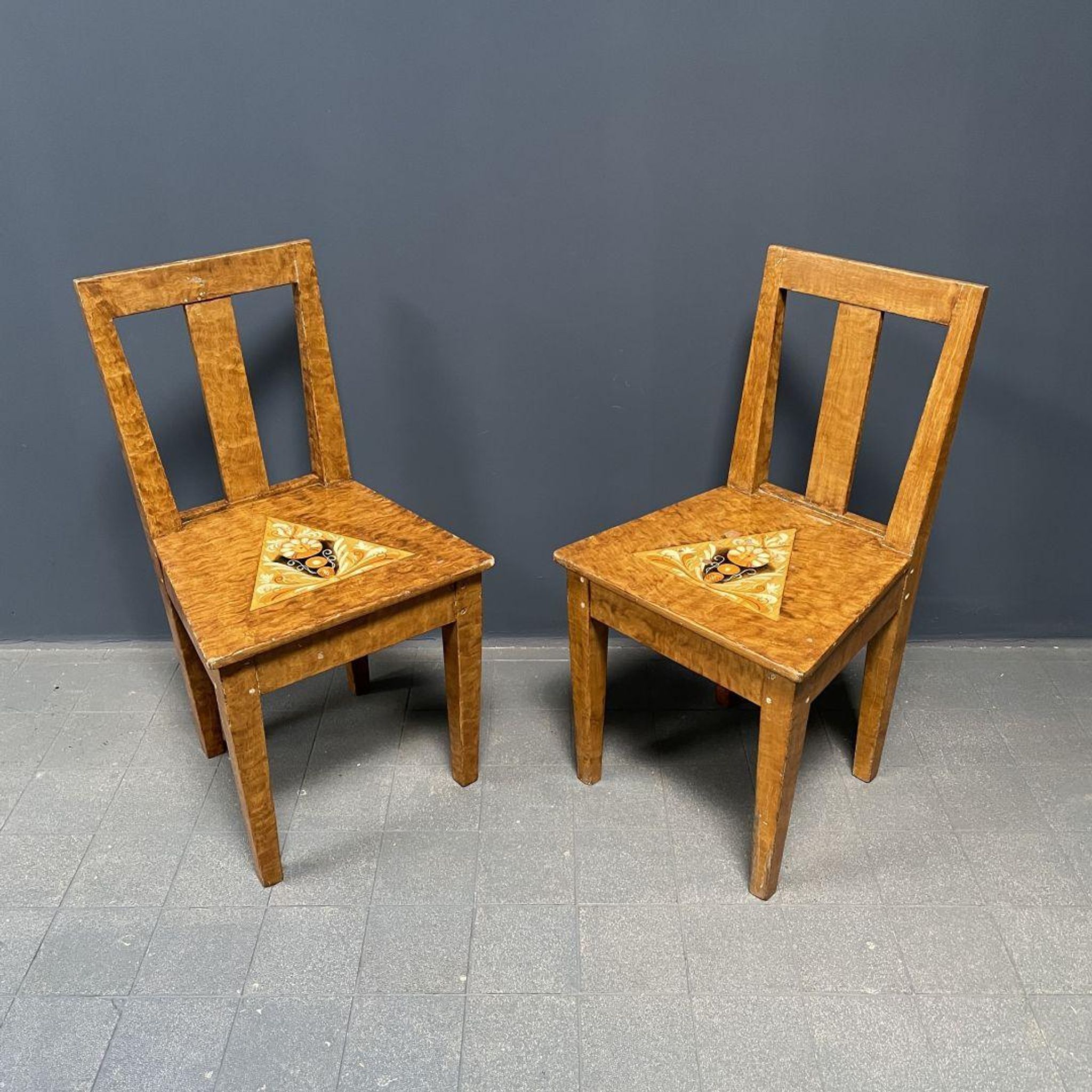 Set of 2 painted Swedish chairs