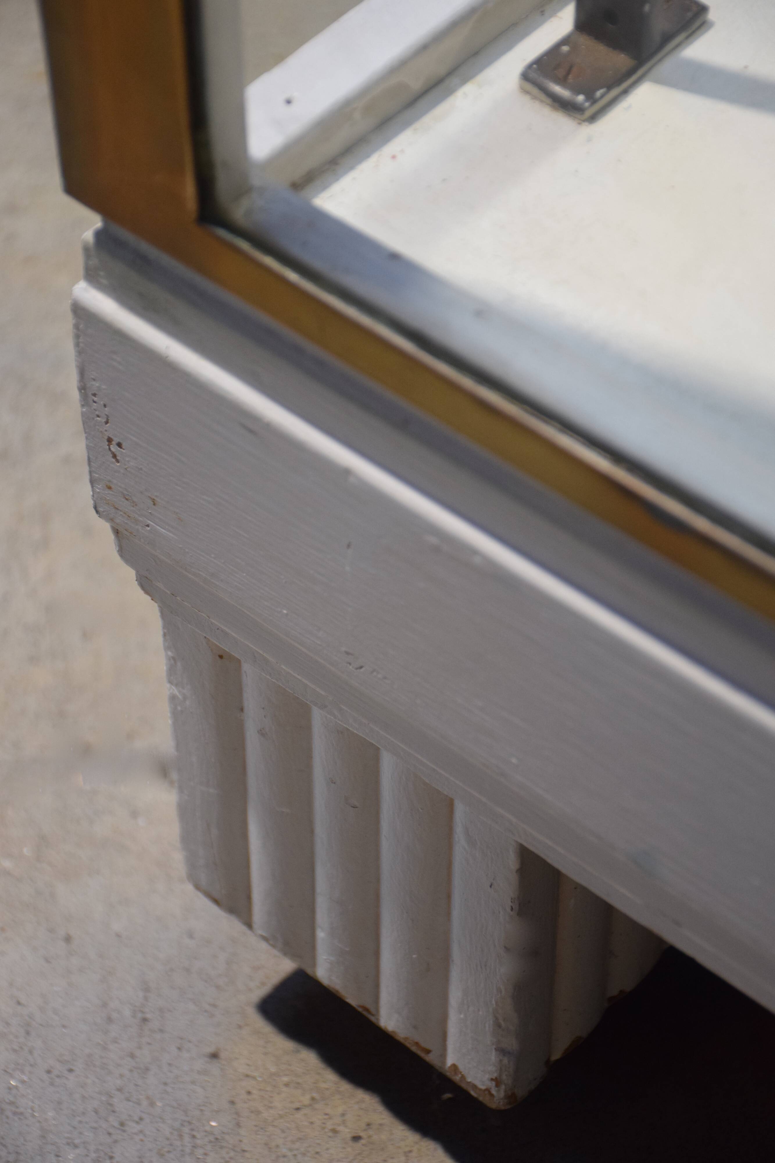 Display cabinet - 1920s