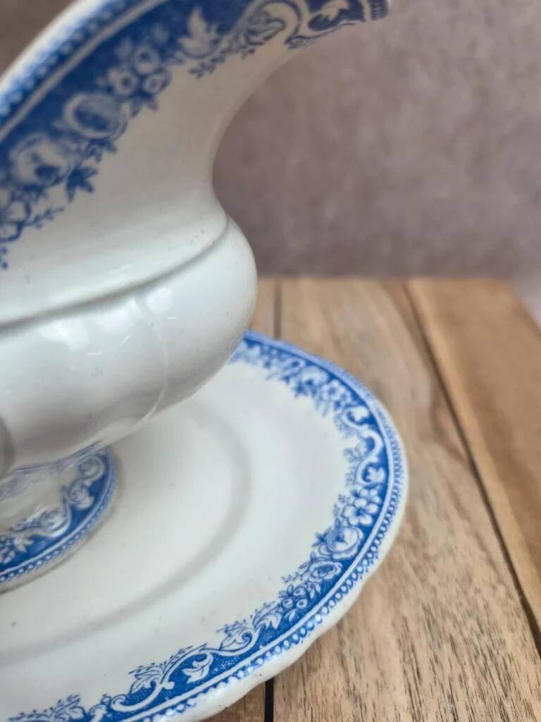 Antique sauce boat Jules Vieillard & Cie Bordeaux – Garland model - Fine earthenware 19th century