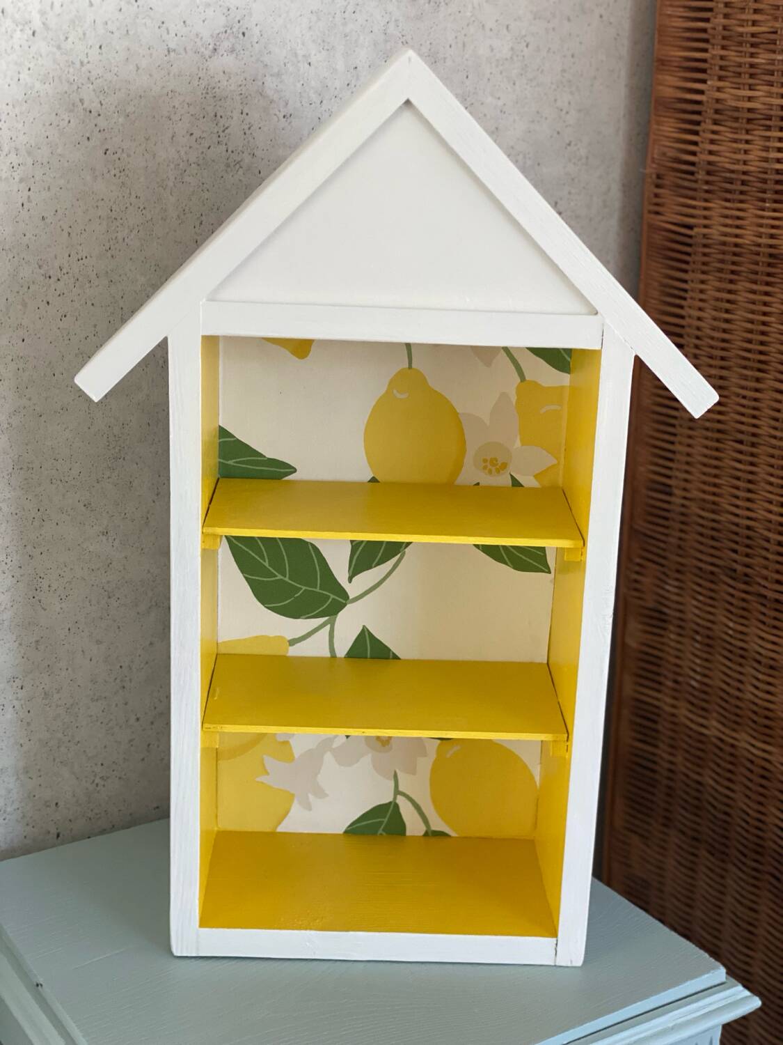 'Lemon' wooden shelf