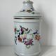 Pot couvert en porcelaine de Vista Alegre à décor floral dans le style de la Compagnie des Indes