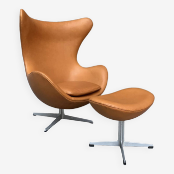 Restored Arne Jacobsen Egg armchair and ottoman for Fritz Hansen, 1960s