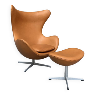 Restored Arne Jacobsen Egg armchair and ottoman for Fritz Hansen, 1960s