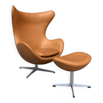 Restored Arne Jacobsen Egg armchair and ottoman for Fritz Hansen, 1960s