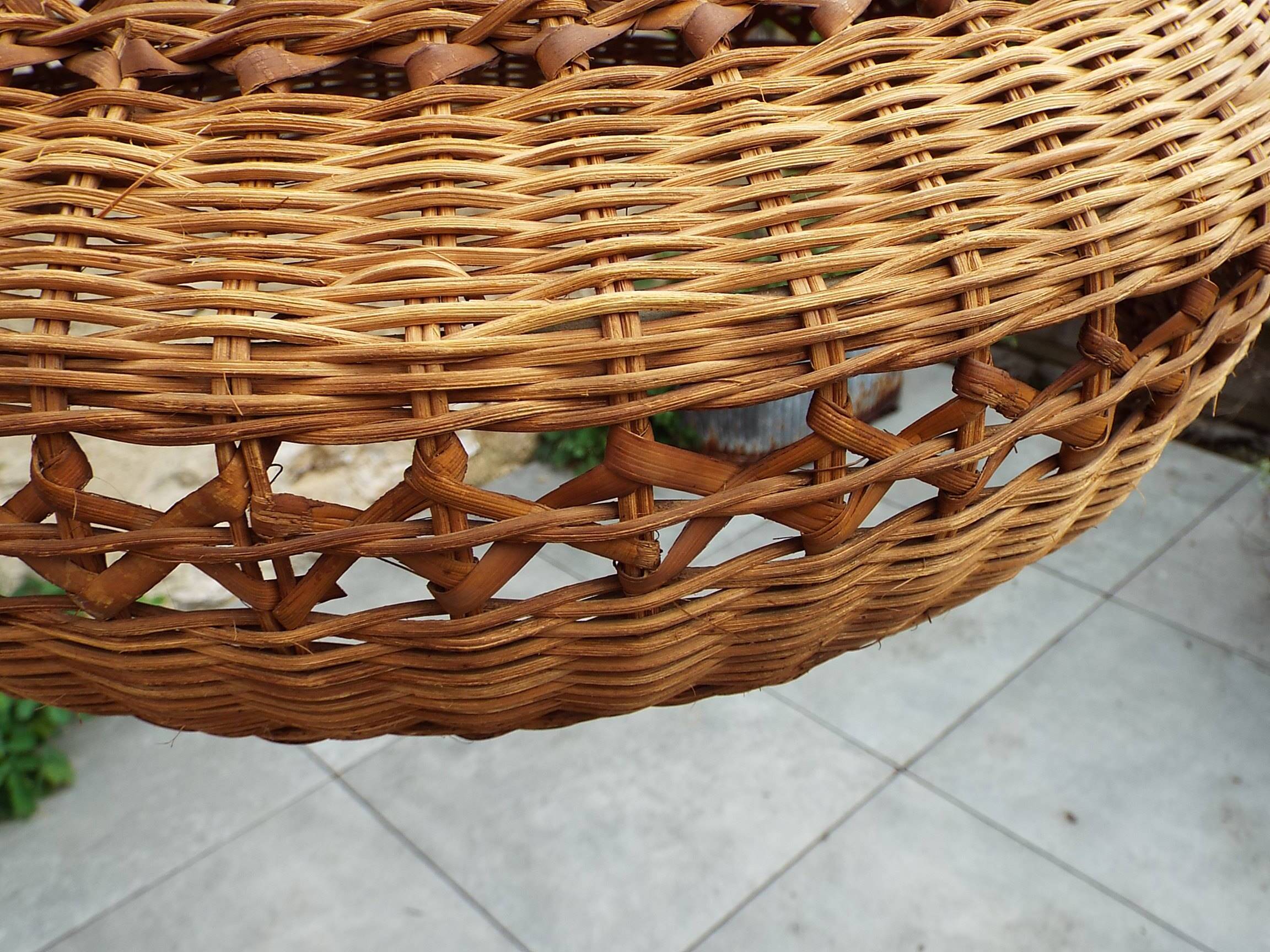Wicker and rattan pendant light
