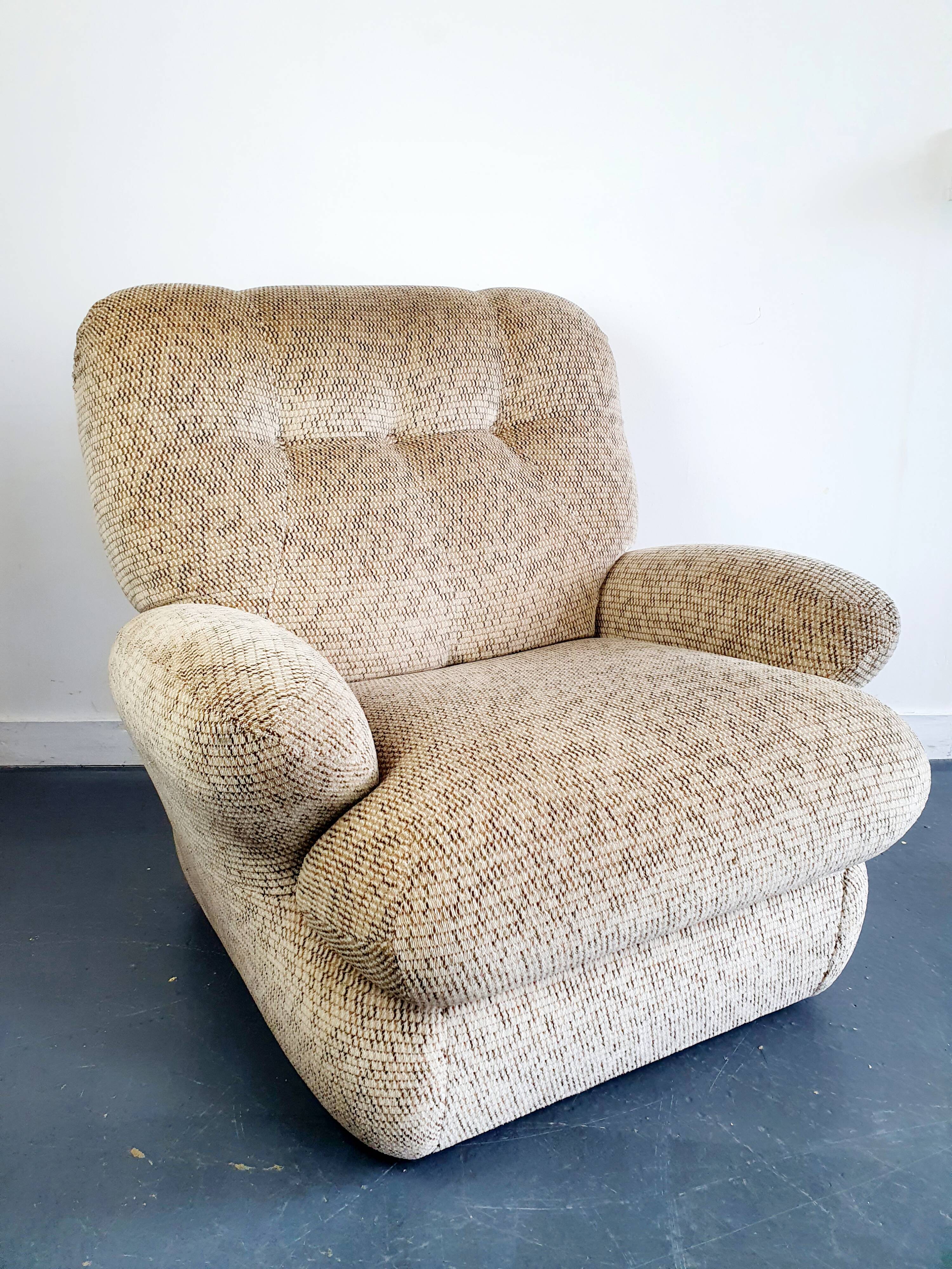 Vintage velvet armchair armrests fins