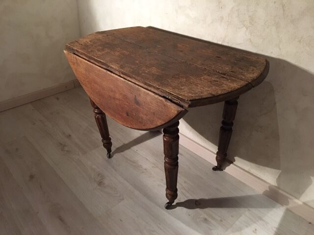 Round table old solid oak wheels 2 extensions folding sides