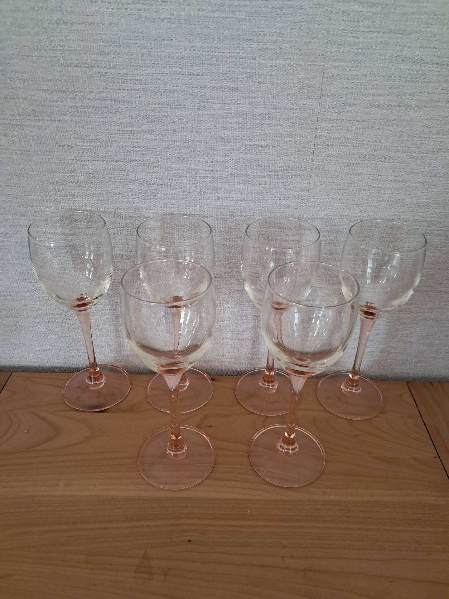 6 Luminarc wine glasses with pink stems from the 1980s.