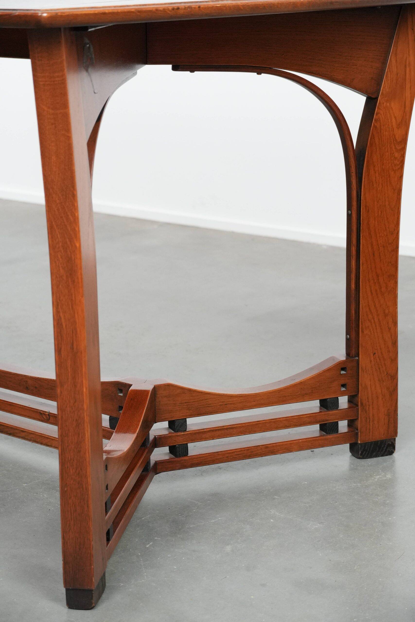 Table à manger de style Art Nouveau pour 4 à 6 personnes