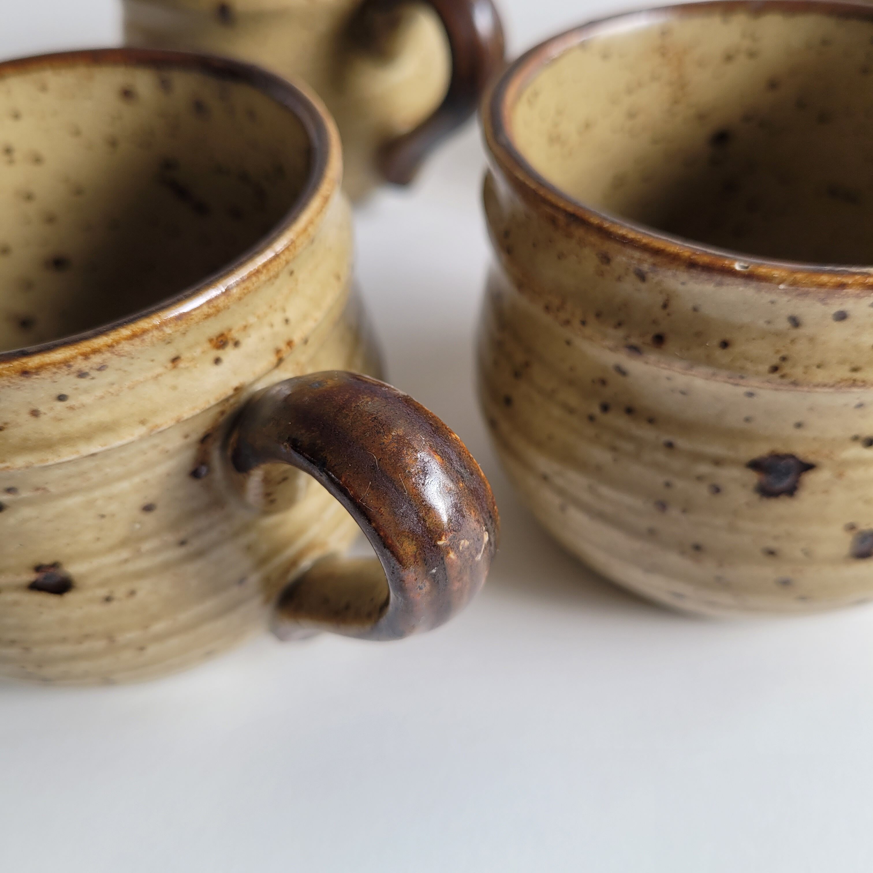 Set of 4 cups in pyrite sandstone