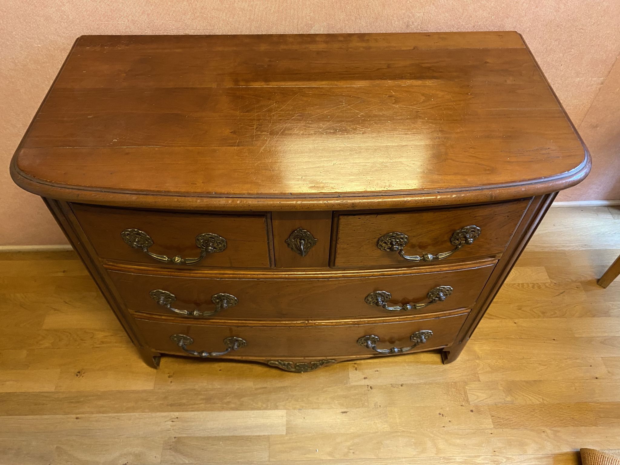 Louis XIV style chest of drawers in cherry, 4 drawers. Perfect condition.