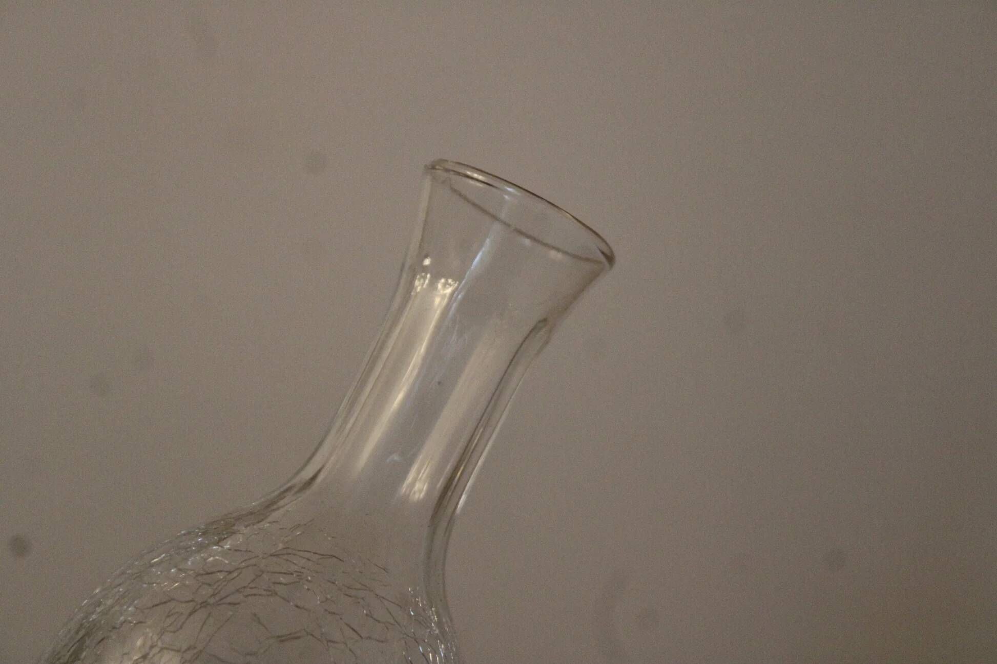 Small vintage soliflore vase in cracked transparent glass – H 17 cm