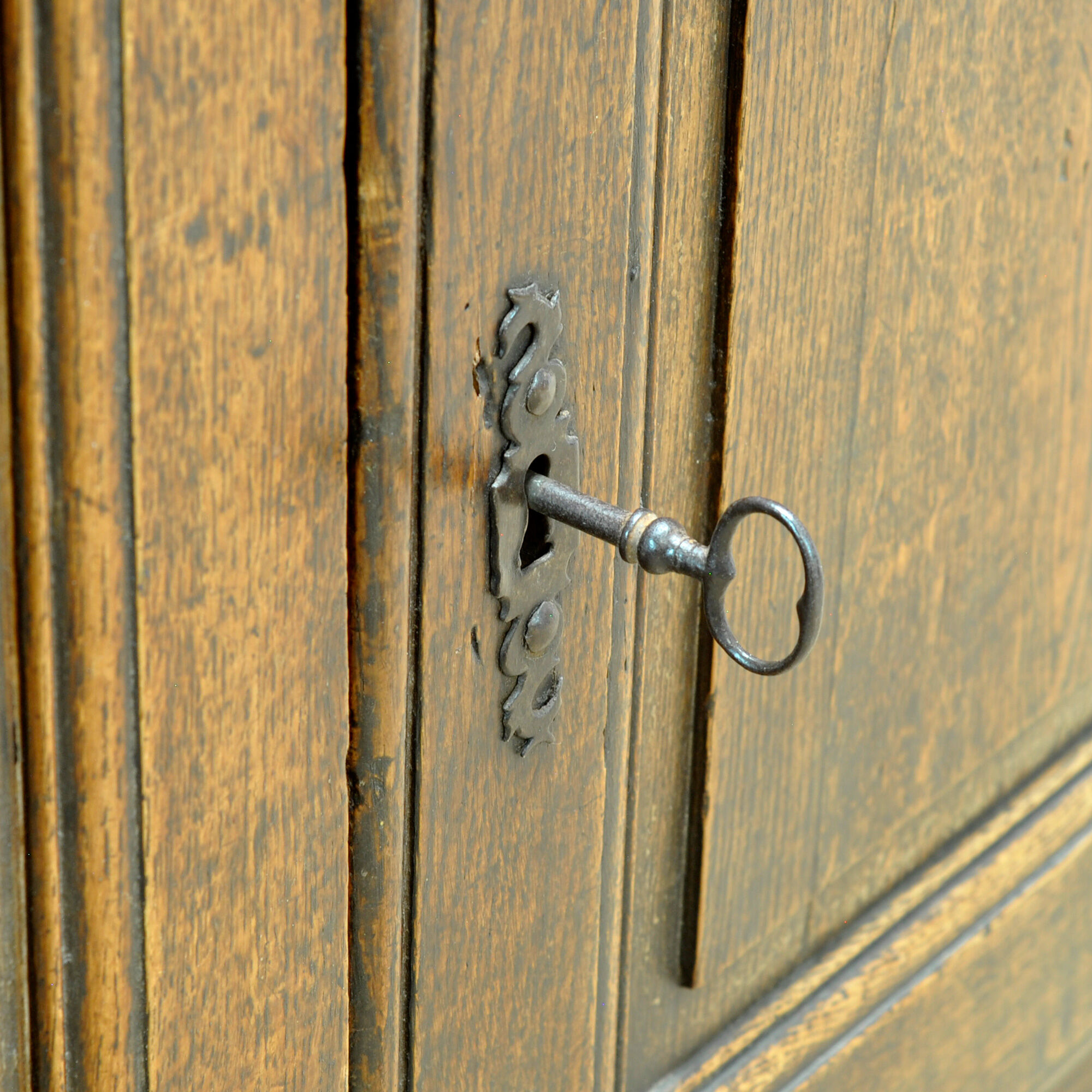 Cabinet en chêne Louis XV, vers 1750