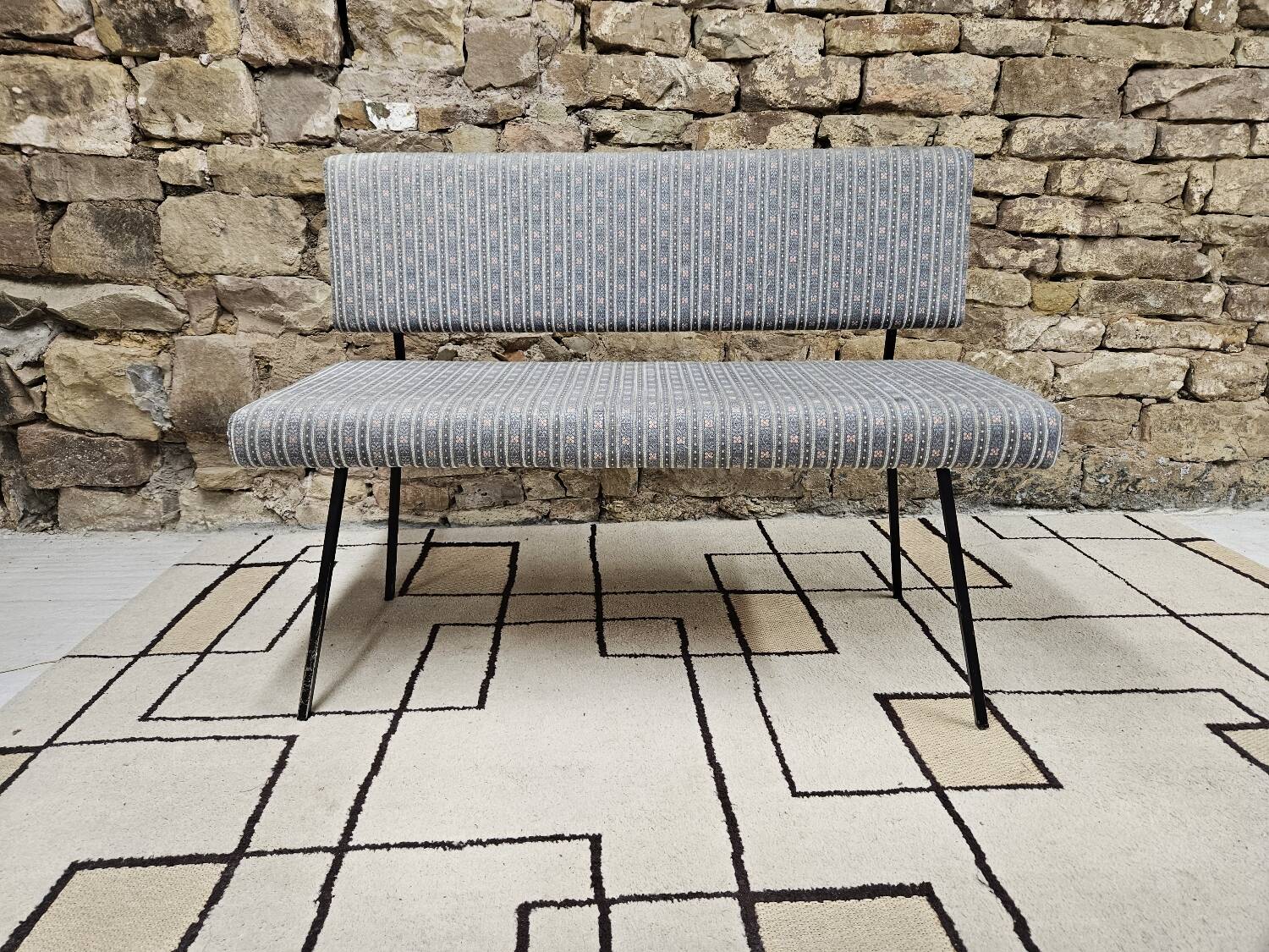Vintage Knoll style bench with metal legs