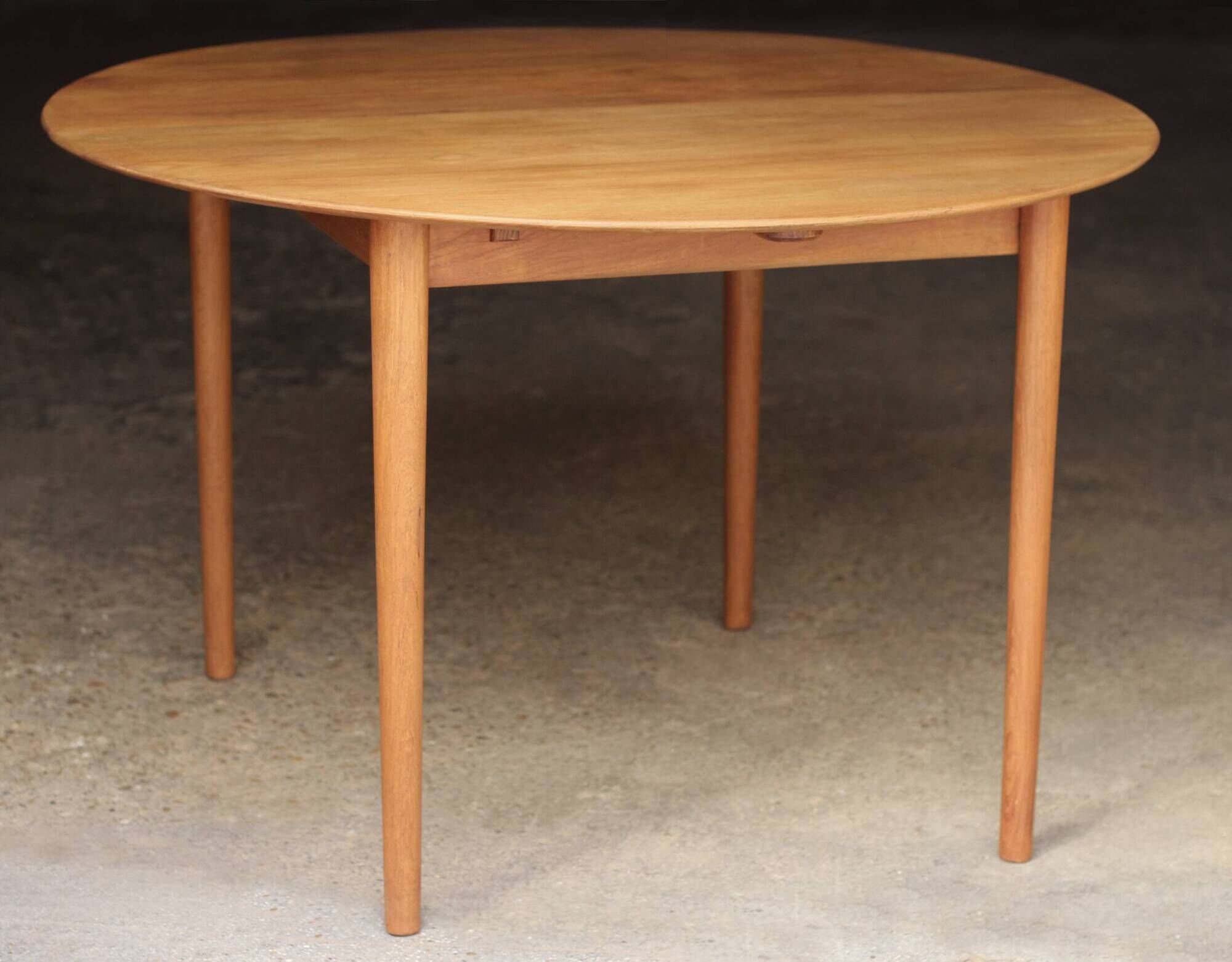 Succession LACOSTE: extendable table 311 by Borge Mogensen, 1950s/60s.