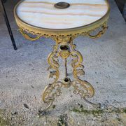 Table ronde en marbre et bronze doré
