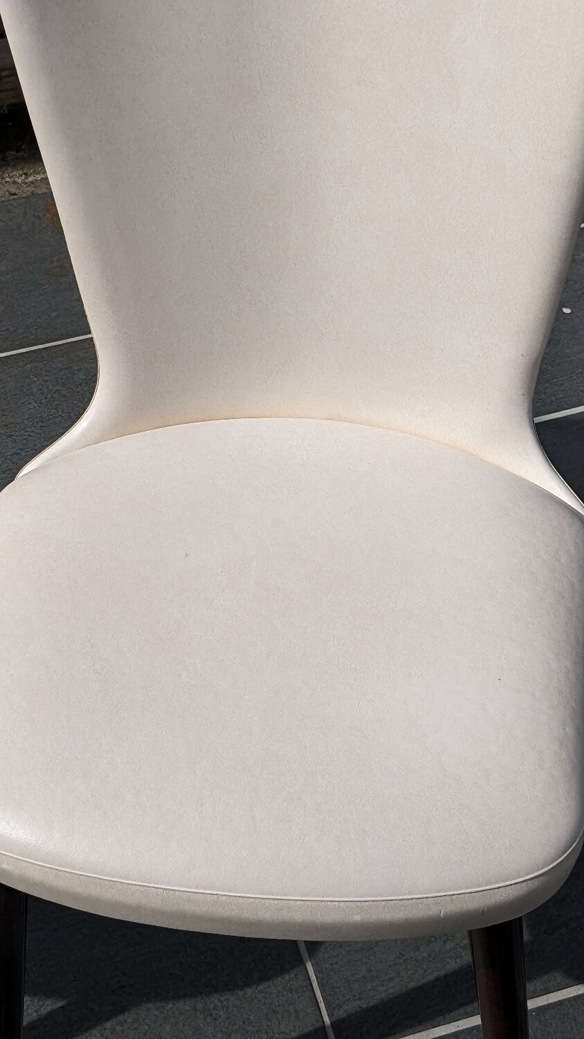 Baumann Essor model chairs