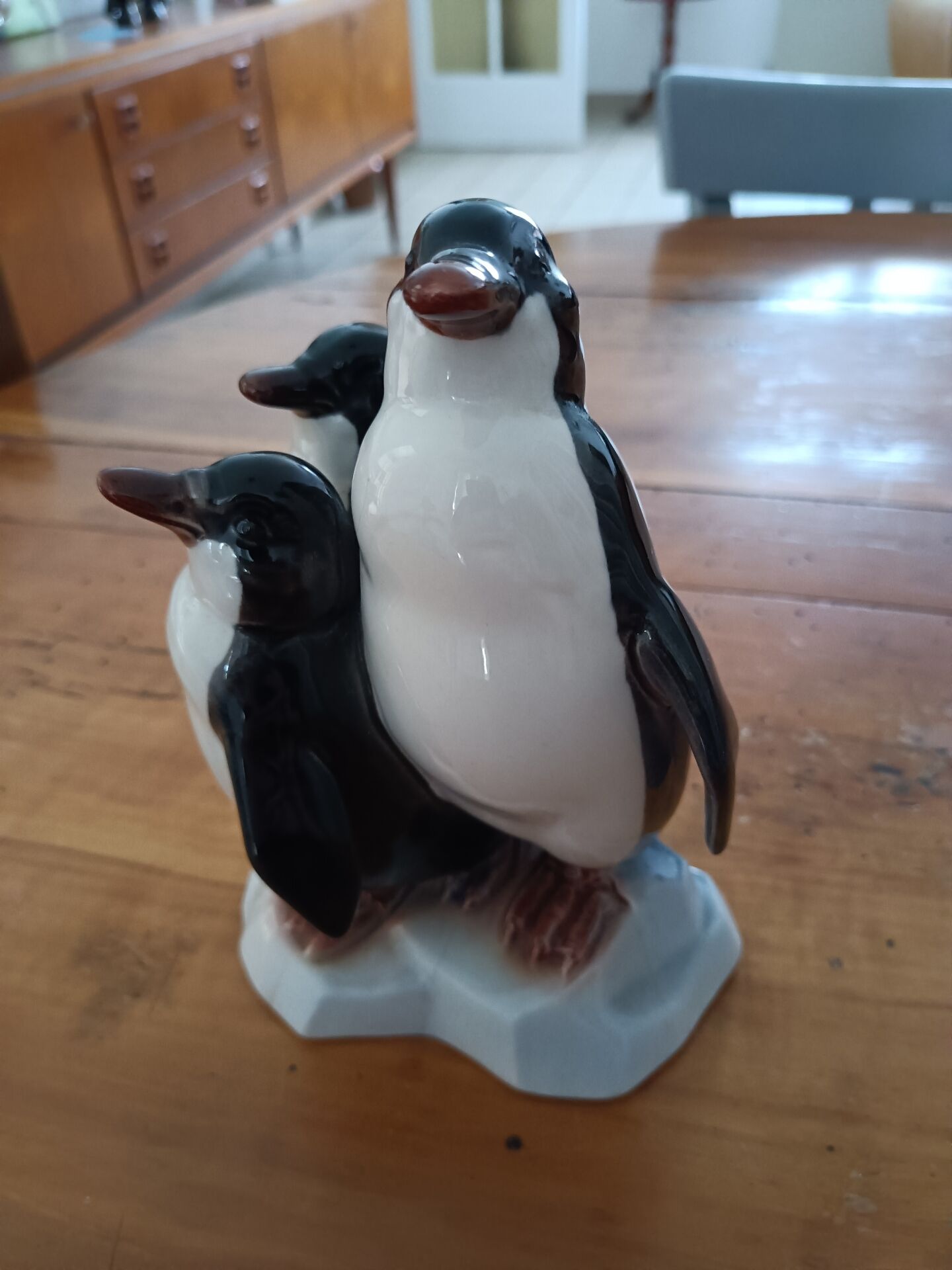 Spanish porcelain penguin family