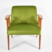 Fauteuil Club 366 designer J. Chierowski restauré icône des années 60, velours vert