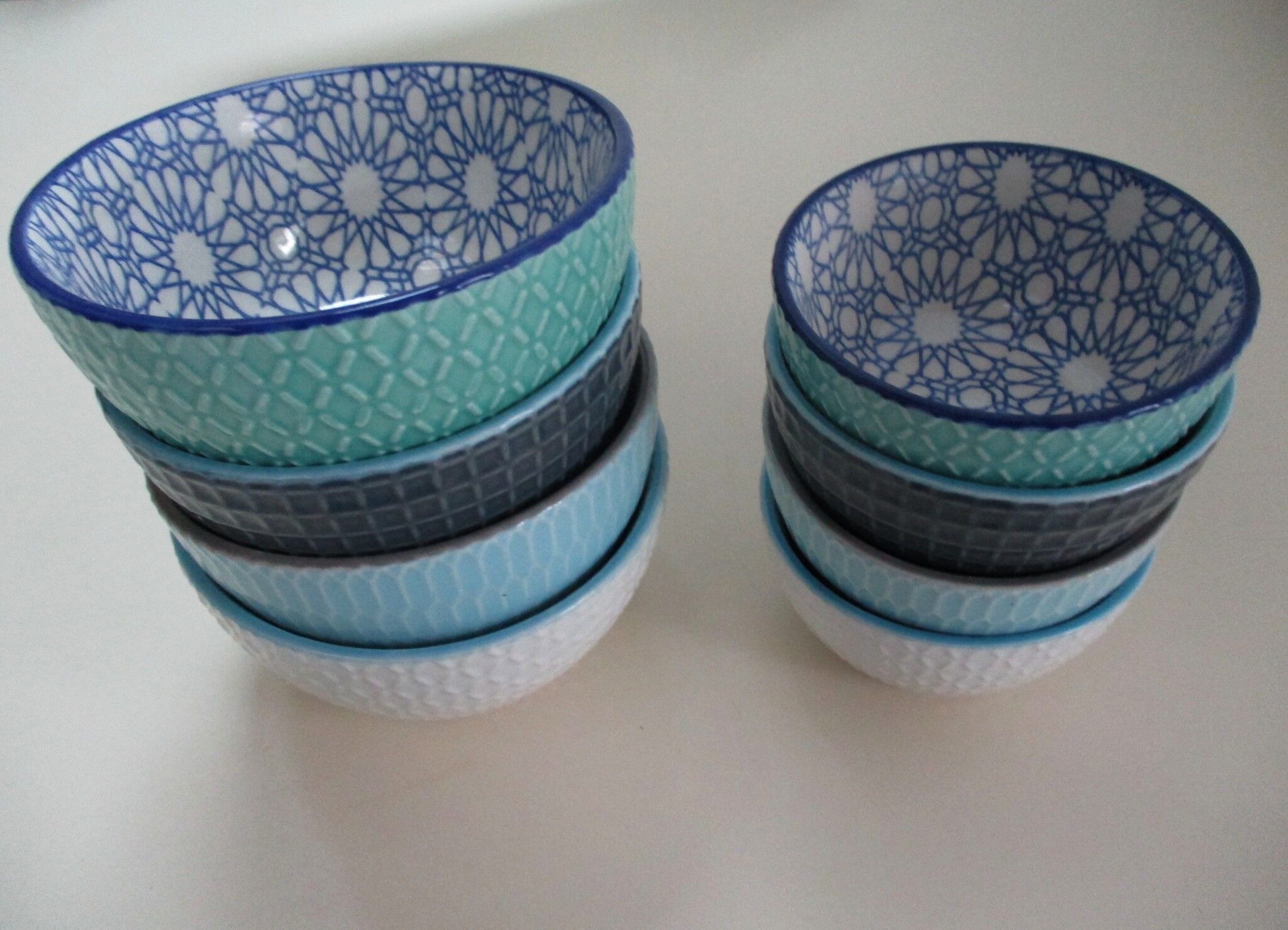 Set of 8 ceramic bowls