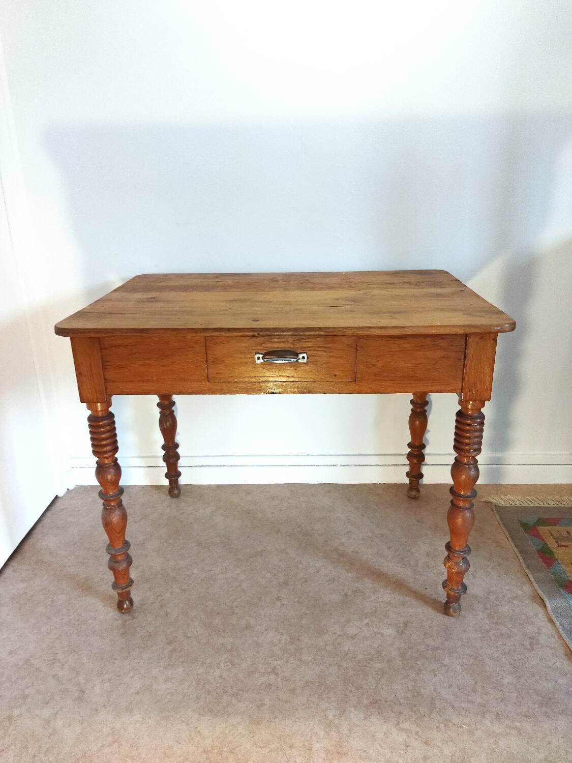Desk with turned legs