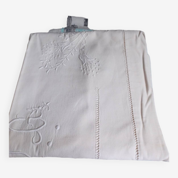 Draps ancien brodé avec monogramme