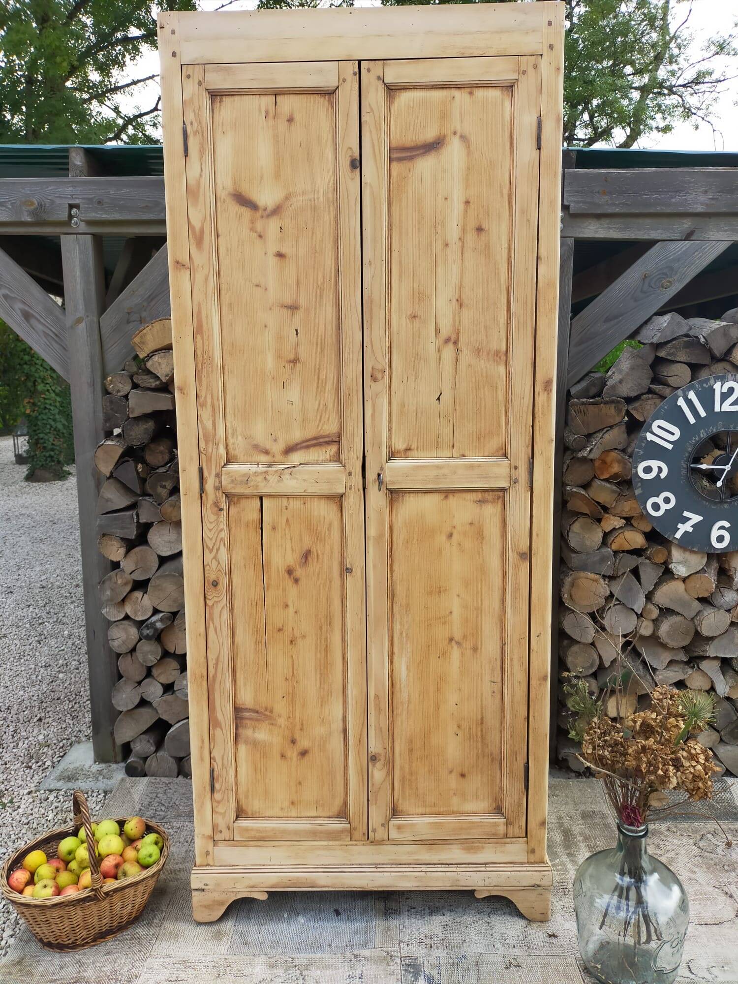 Très grande armoire bois rénovée