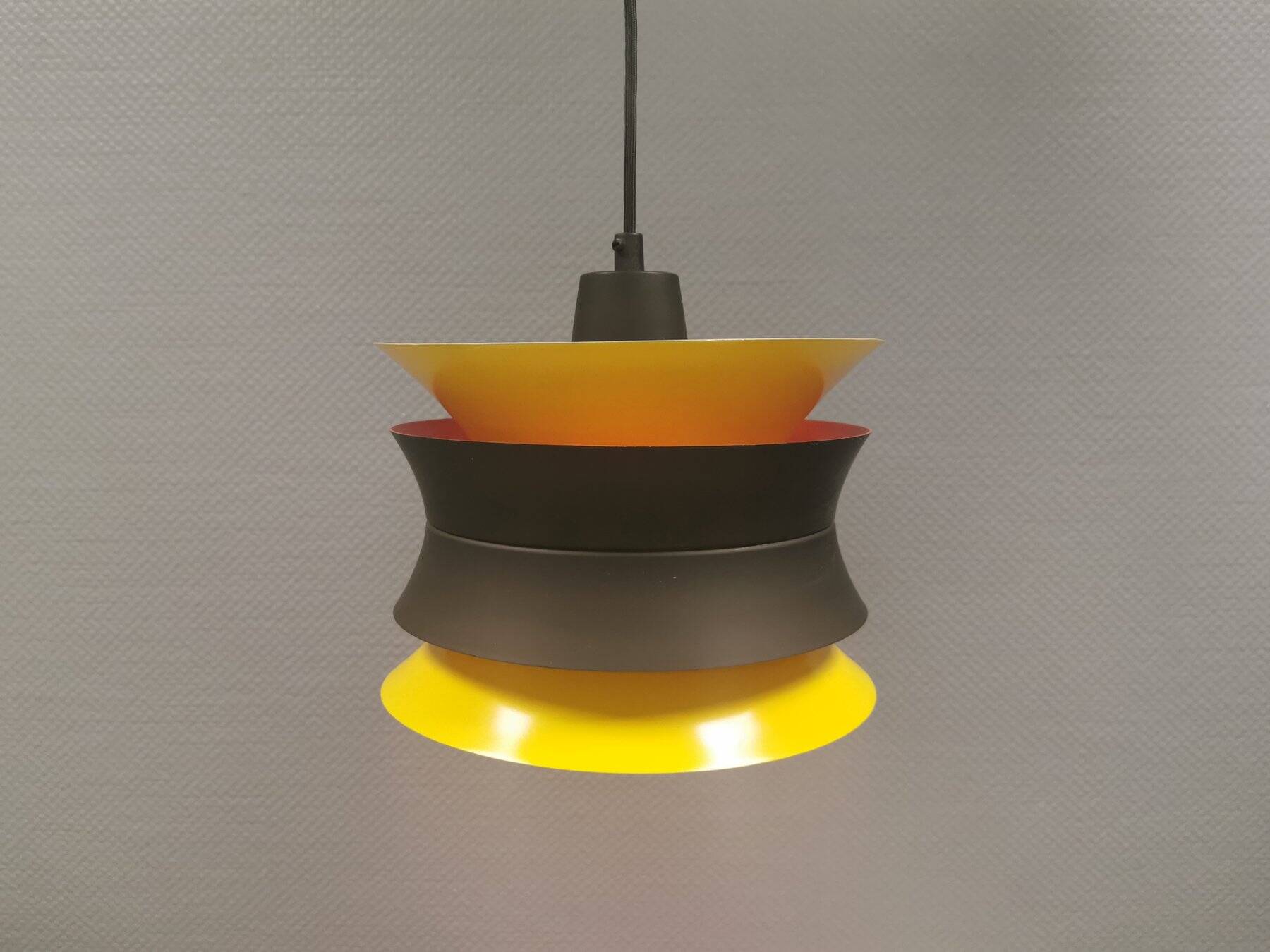 Hanging lamp, produced by Danish Lyskaer in the 1980s.