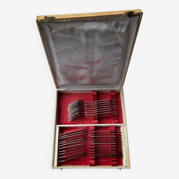 Goldsmith's box of 19 fish cutlery
