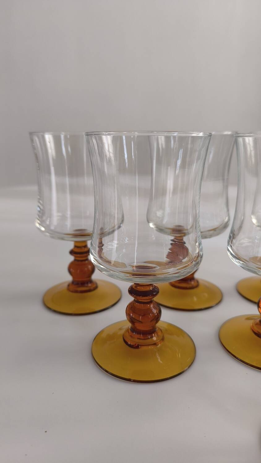 Set of 8 Arcoroc France stemmed glasses