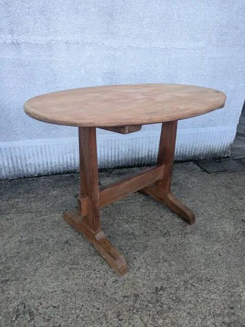 Oval table